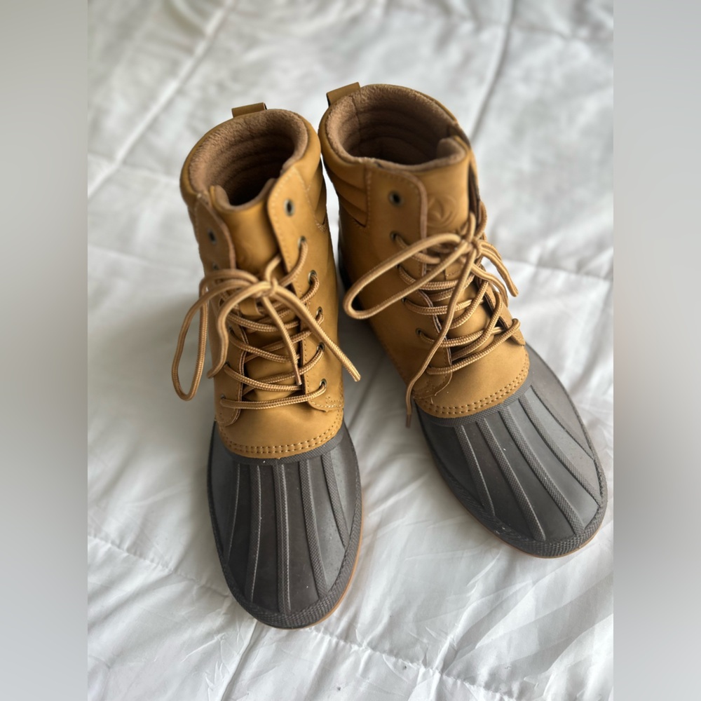 Heavy duty leather/rubber waterproof boots worn only once!
